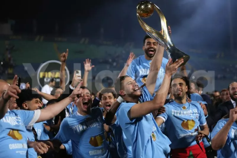 احتفالات نجوم بيراميدز بلقب أفريقيا: هتافات 'طموح' ورقصات ماييلي مع رمضان صبحي (فيديو)