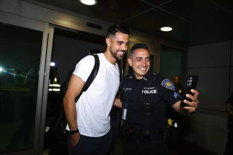 بعثة بورتو تصل إلى أمريكا لتهيئة نفسها للمشاركة في كأس العالم للأندية، منافس الأهلي (صور)